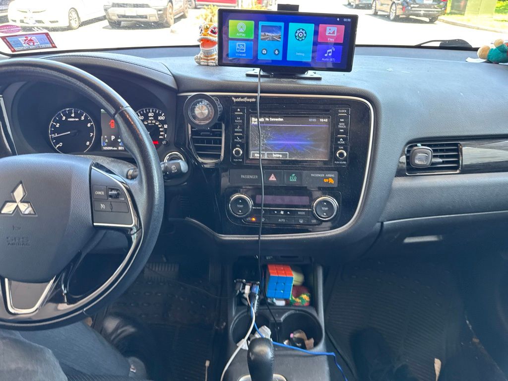 Thumbnail: 2016 Mitsubishi Outlander - 8