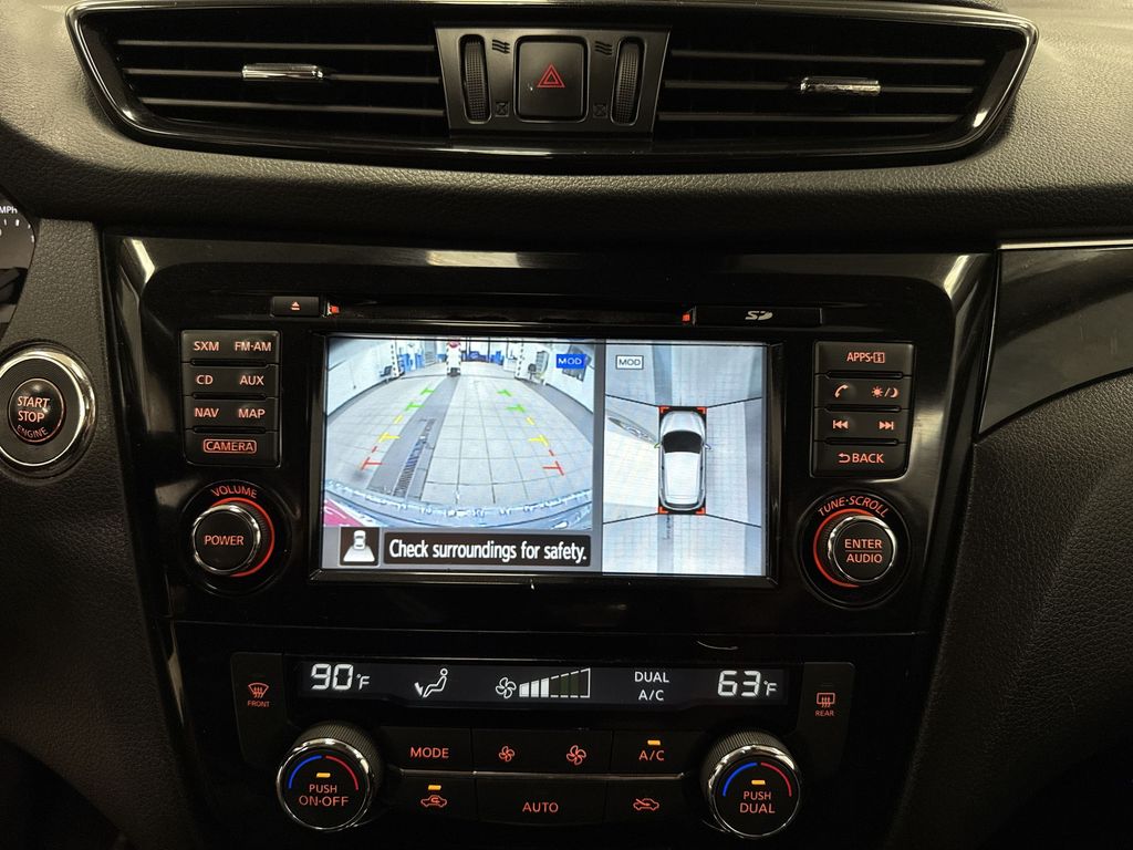 Thumbnail: 2017 Nissan Rogue Sport - 28