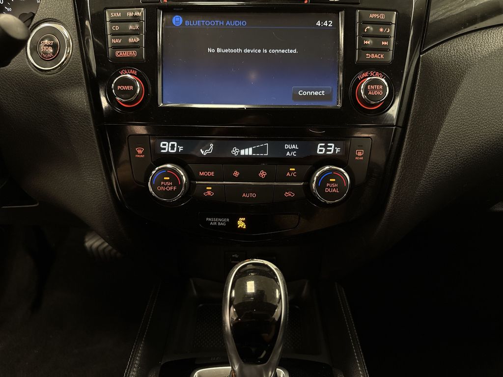 Thumbnail: 2017 Nissan Rogue Sport - 25