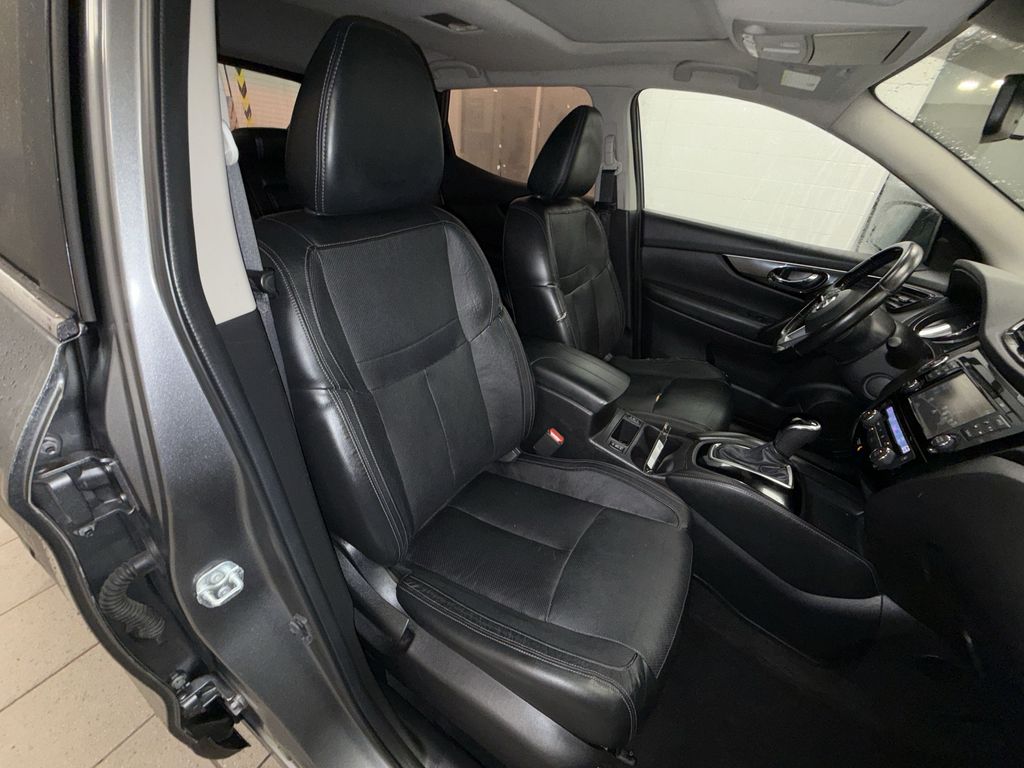 Thumbnail: 2017 Nissan Rogue Sport - 11