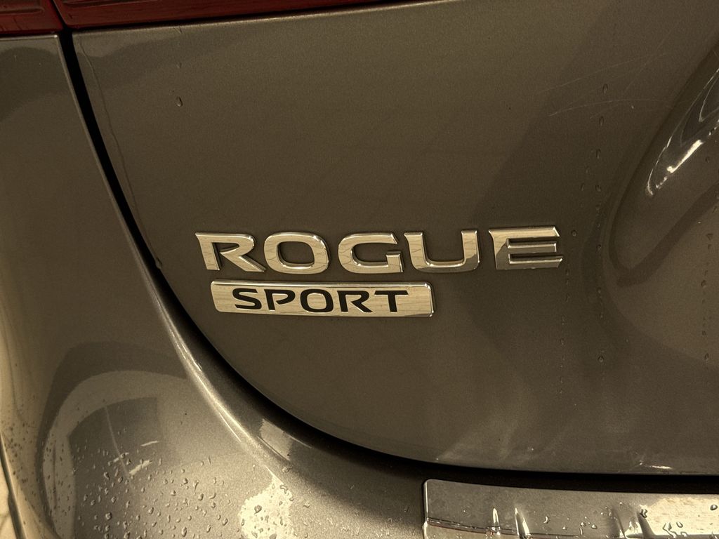 Thumbnail: 2017 Nissan Rogue Sport - 6