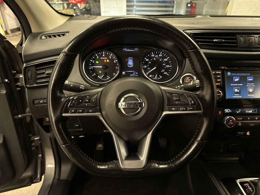 Thumbnail: 2017 Nissan Rogue Sport - 2