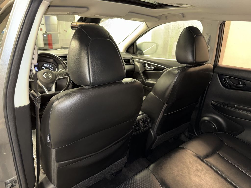 Thumbnail: 2017 Nissan Rogue Sport - 30