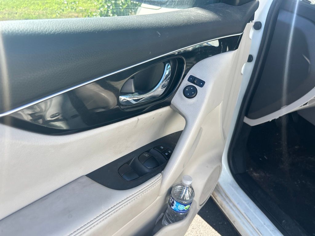 Thumbnail: 2019 Nissan Rogue Sport - 17
