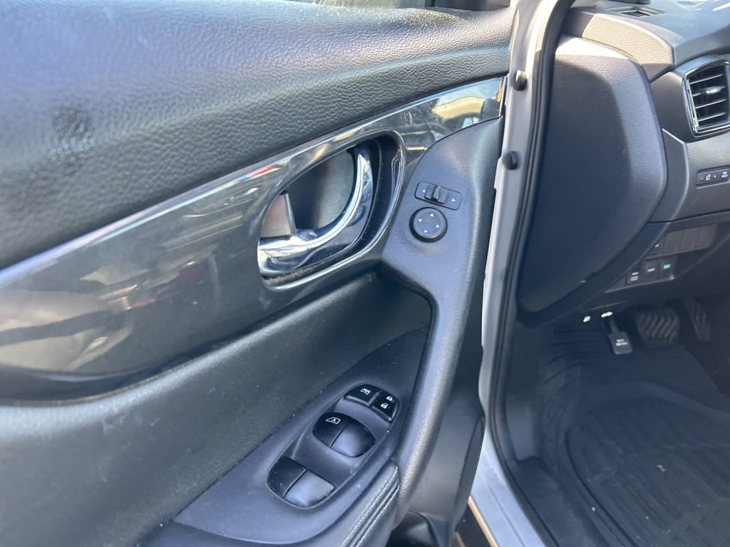 Thumbnail: 2017 Nissan Rogue - 15