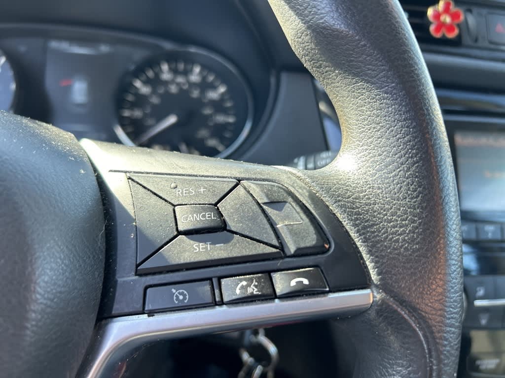 Thumbnail: 2017 Nissan Rogue - 19