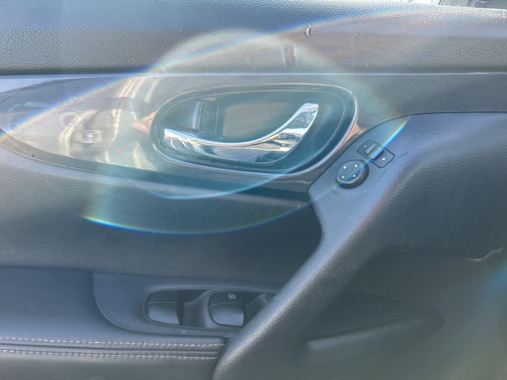 Thumbnail: 2017 Nissan Rogue - 16