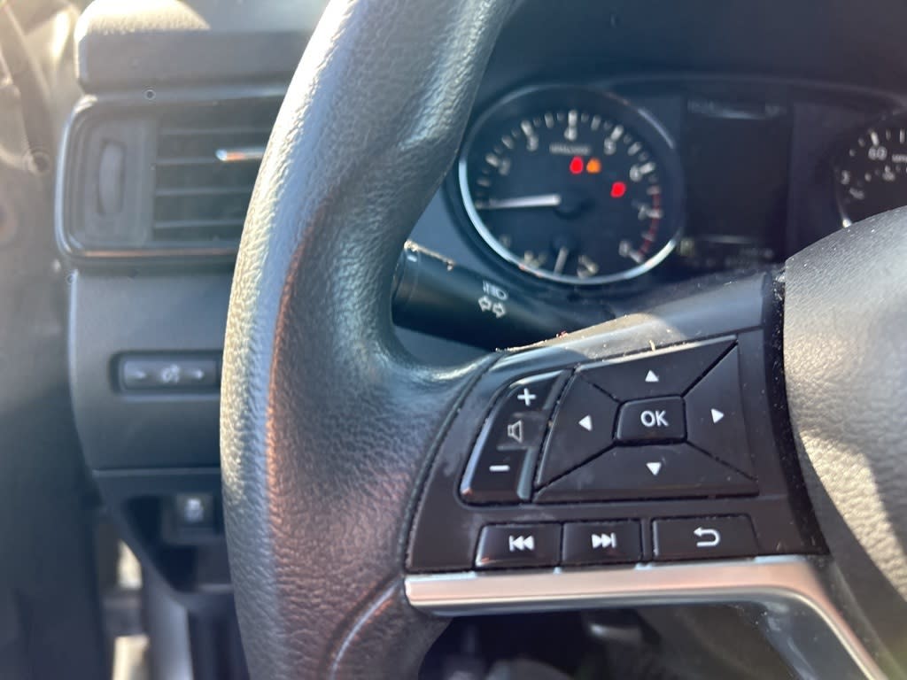 Thumbnail: 2017 Nissan Rogue - 18