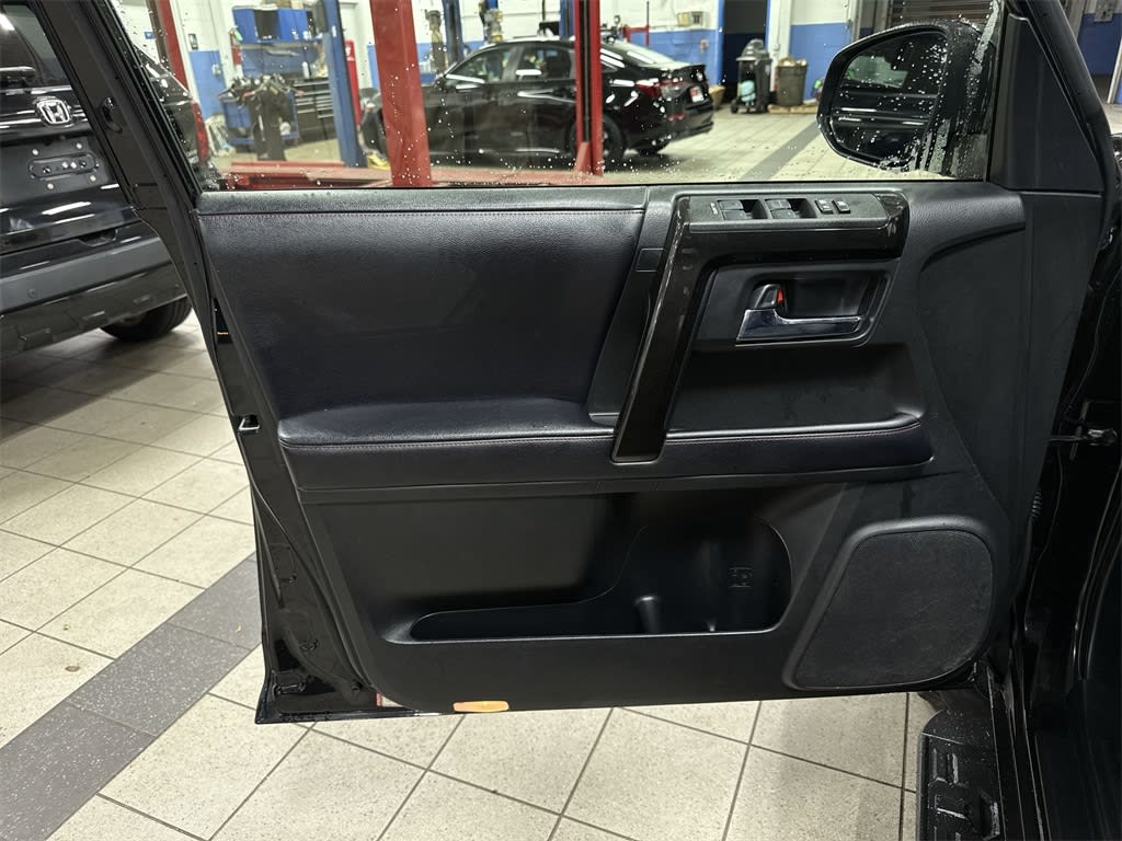 Thumbnail: 2019 Toyota 4Runner - 31