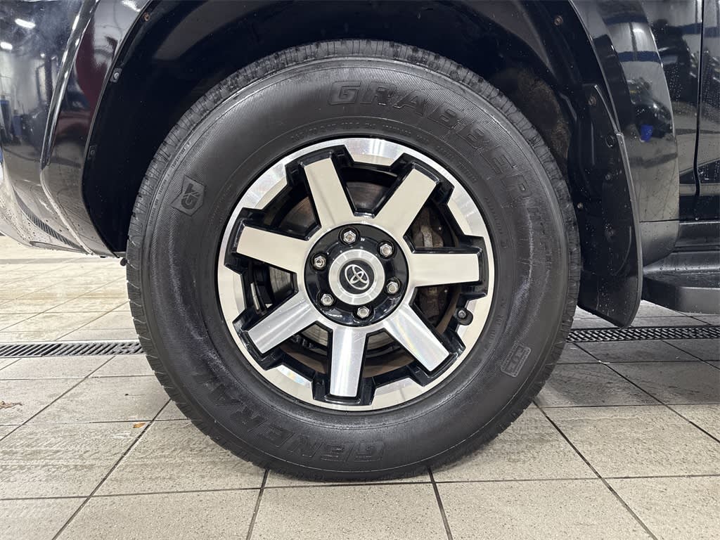 Thumbnail: 2019 Toyota 4Runner - 7