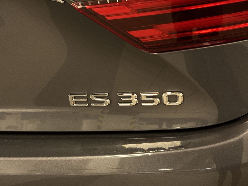 Thumbnail: 2016 Lexus ES - 29