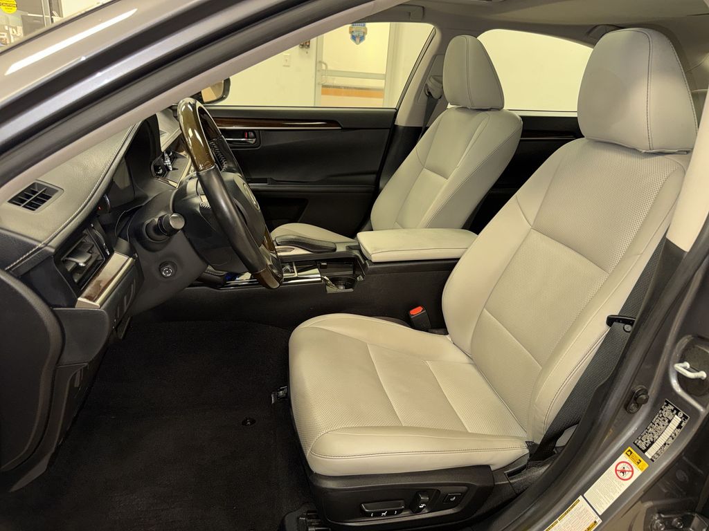 Thumbnail: 2016 Lexus ES - 9