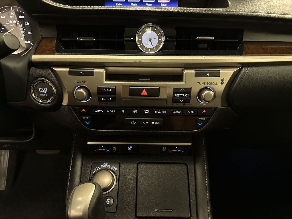 Thumbnail: 2016 Lexus ES - 24