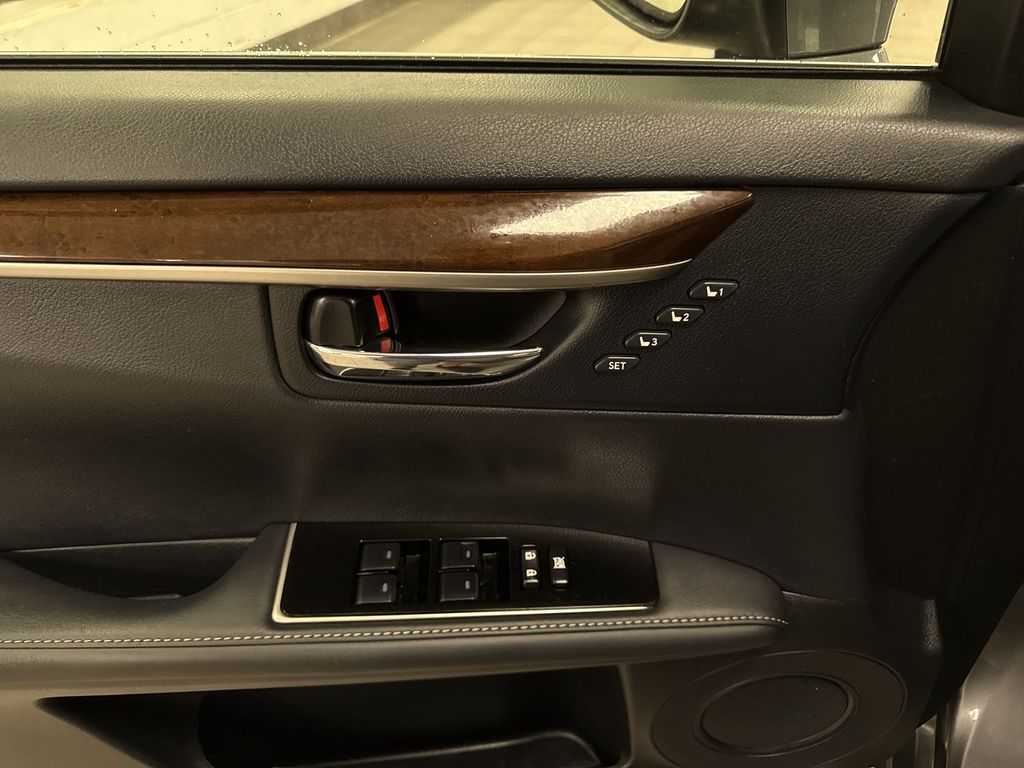 Thumbnail: 2016 Lexus ES - 25