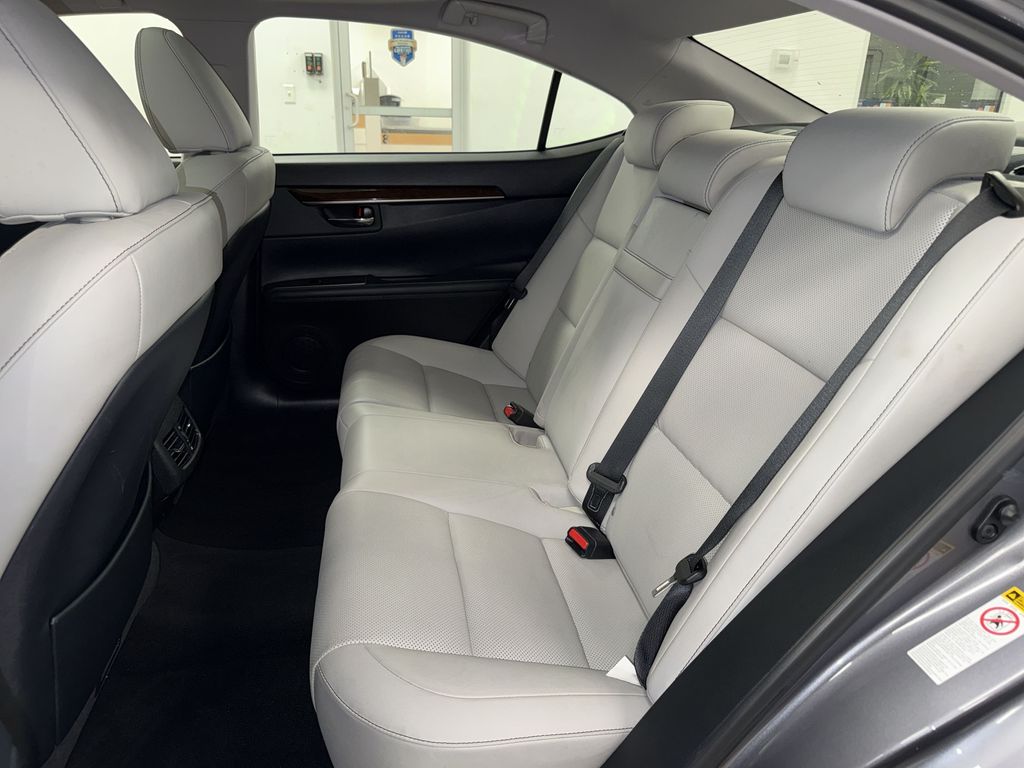 Thumbnail: 2016 Lexus ES - 11