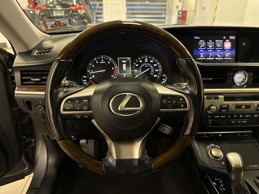 Thumbnail: 2016 Lexus ES - 2