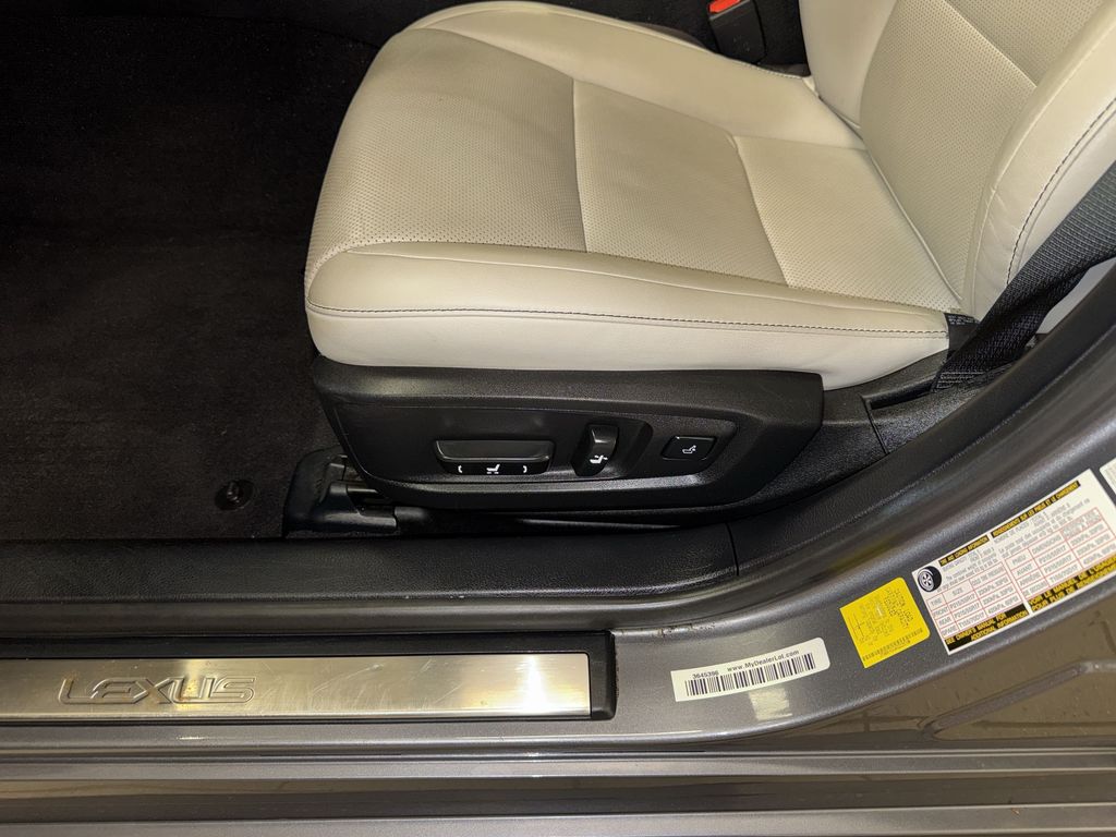 Thumbnail: 2016 Lexus ES - 26