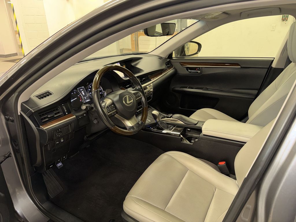 Thumbnail: 2016 Lexus ES - 8