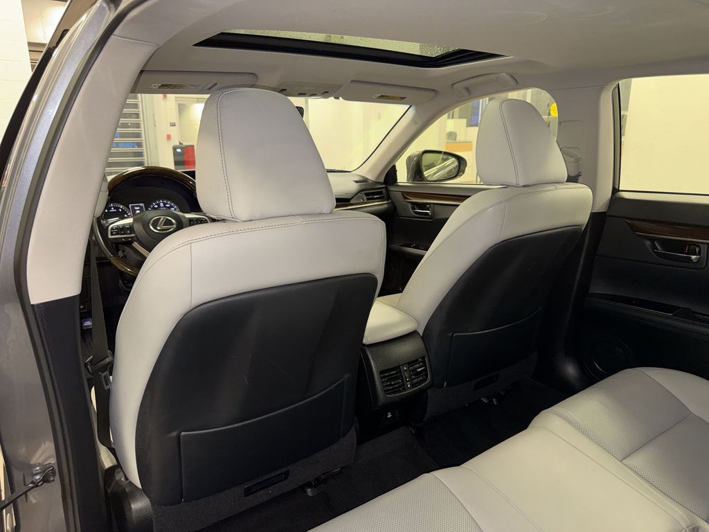 Thumbnail: 2016 Lexus ES - 30