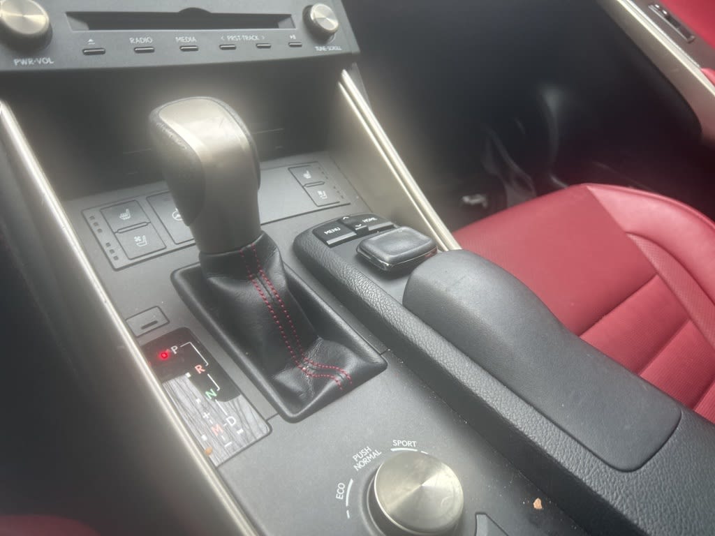 Thumbnail: 2016 Lexus IS - 10