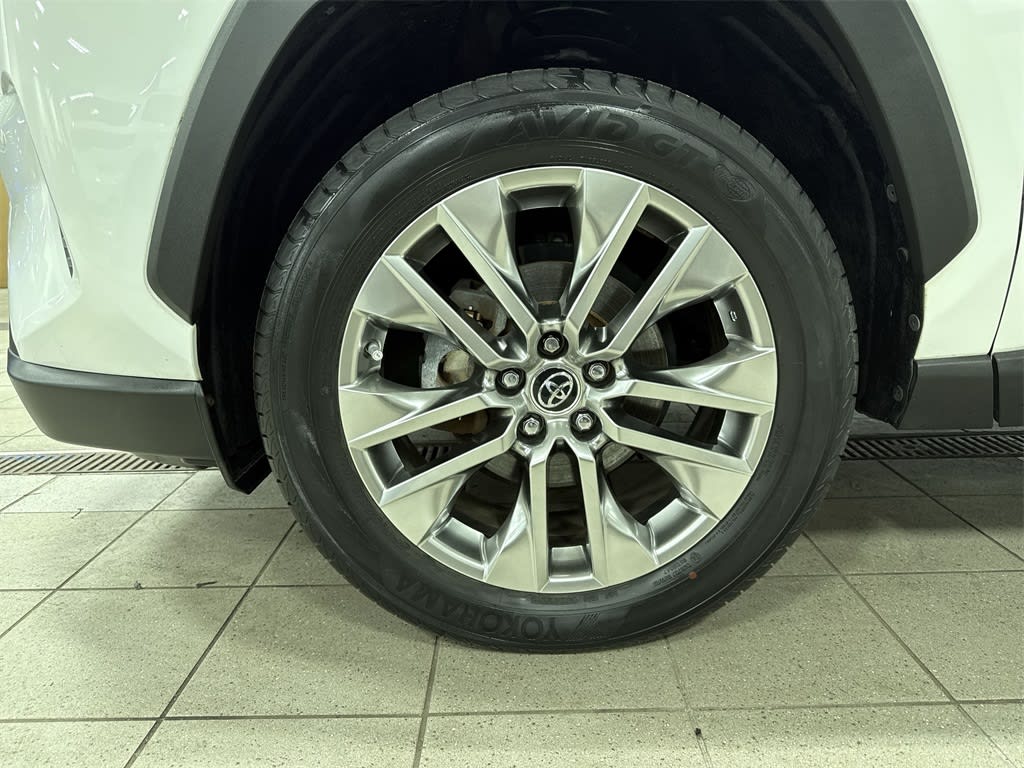 2019 Toyota RAV4 XLE Premium 6