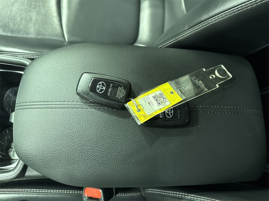2019 Toyota RAV4 XLE Premium 33