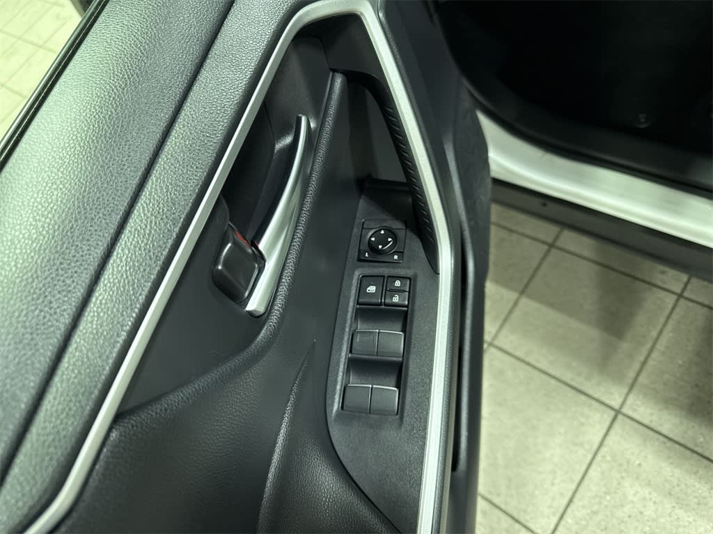 2019 Toyota RAV4 XLE Premium 25
