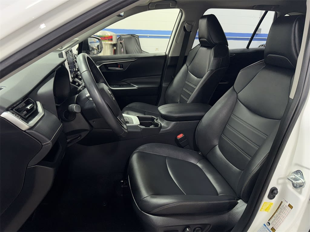 2019 Toyota RAV4 XLE Premium 9