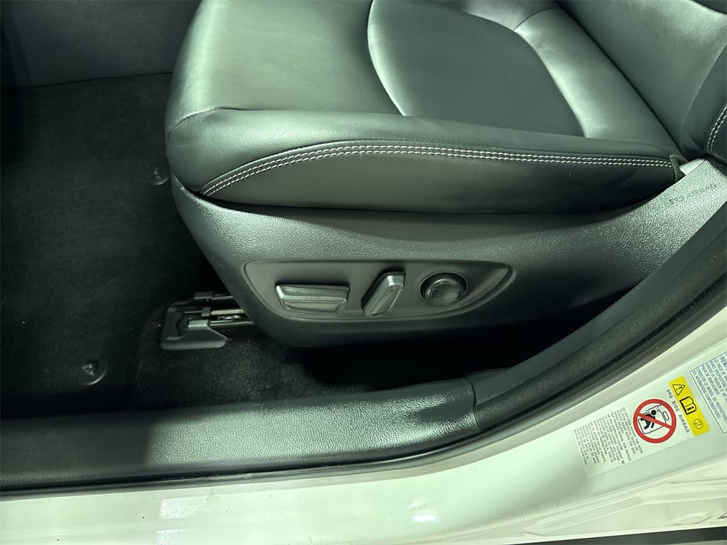 2019 Toyota RAV4 XLE Premium 26