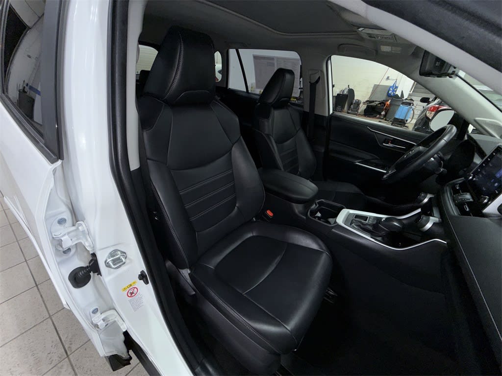 2019 Toyota RAV4 XLE Premium 10