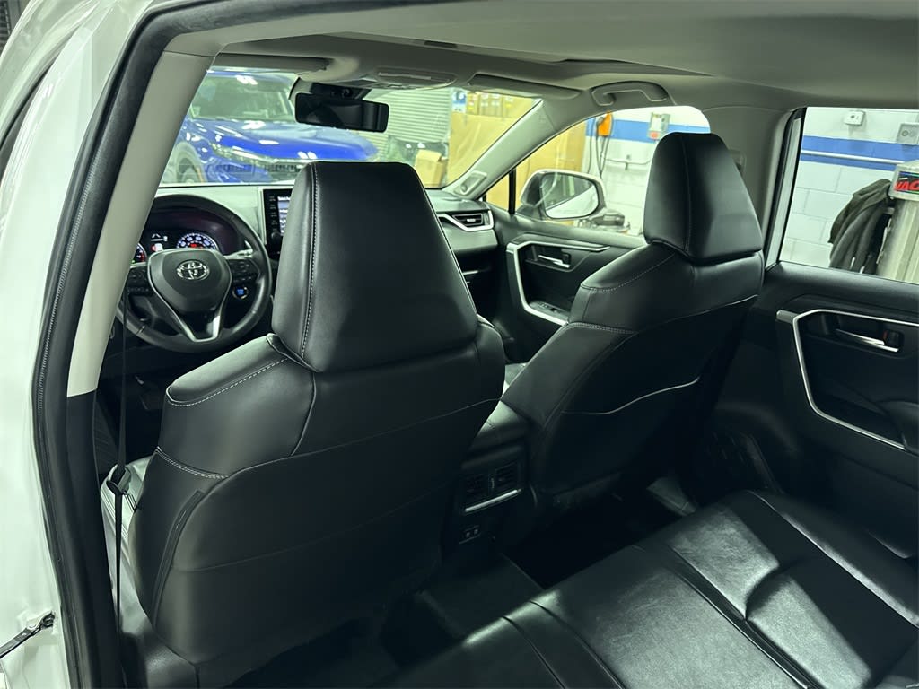 2019 Toyota RAV4 XLE Premium 31