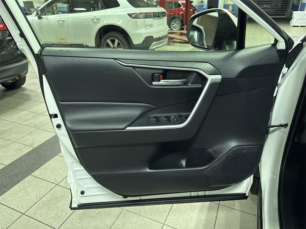 2019 Toyota RAV4 XLE Premium 32