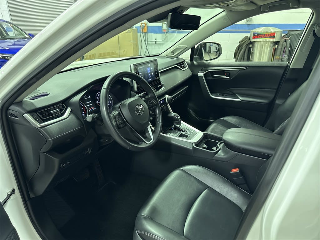 2019 Toyota RAV4 XLE Premium 8