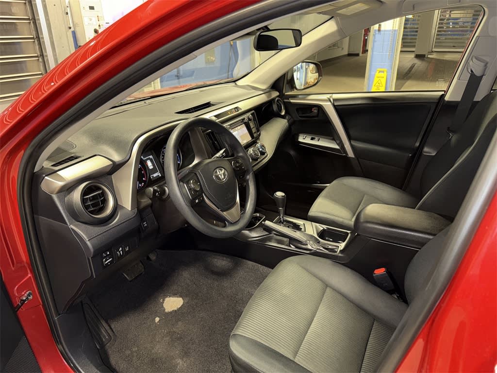 Thumbnail: 2017 Toyota RAV4 - 9