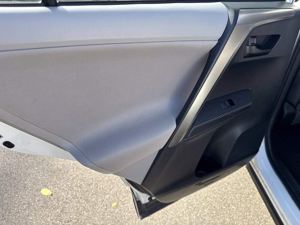 Thumbnail: 2013 Toyota RAV4 - 20