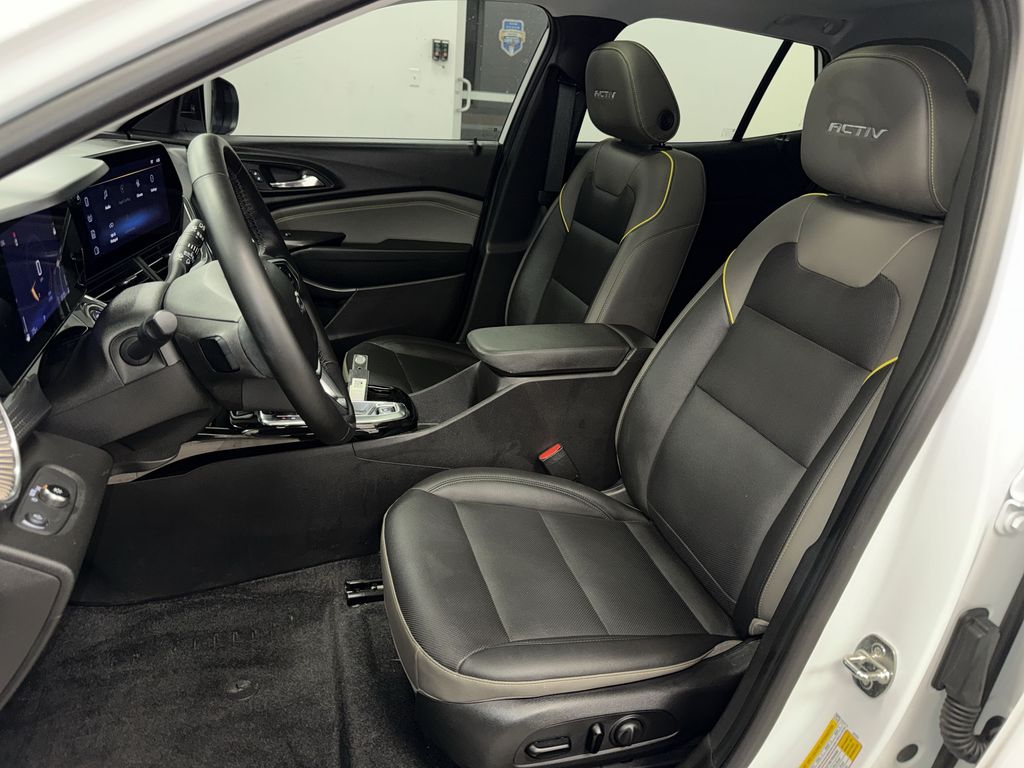 Thumbnail: 2024 Chevrolet Trax - 10