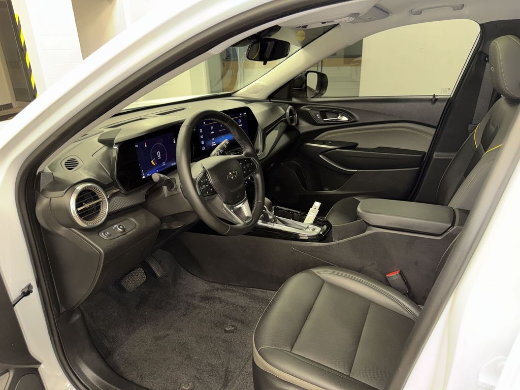 Thumbnail: 2024 Chevrolet Trax - 9