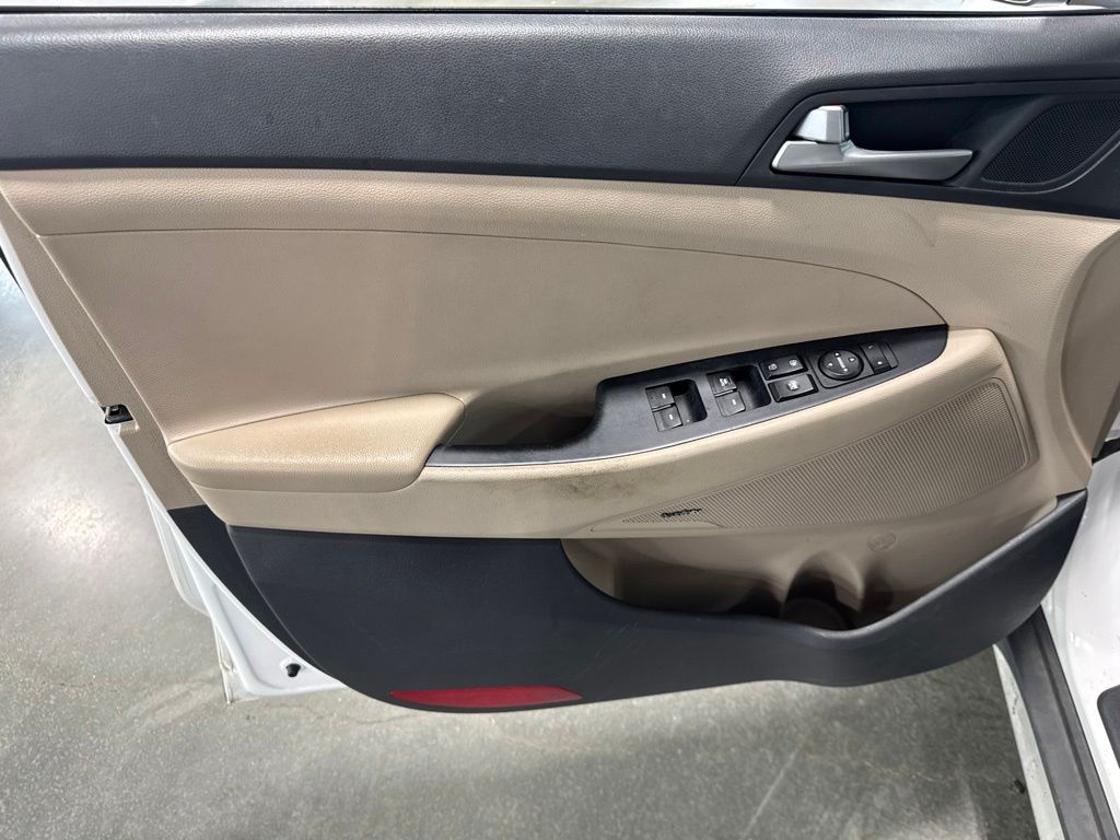 Thumbnail: 2017 Hyundai Tucson - 17