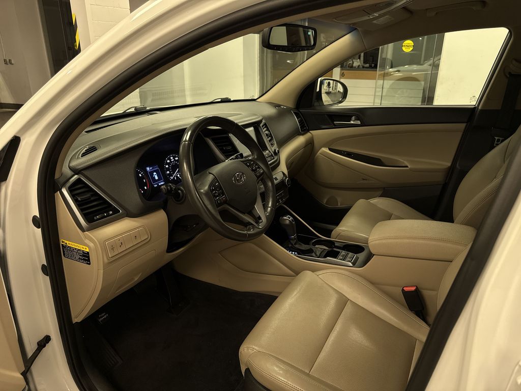 Thumbnail: 2017 Hyundai Tucson - 9