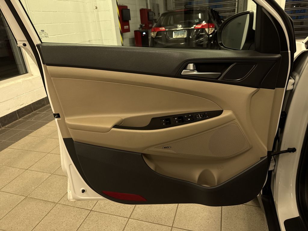 Thumbnail: 2017 Hyundai Tucson - 32