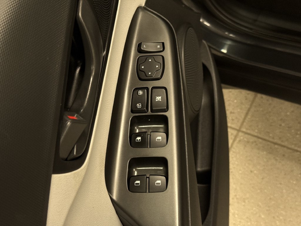 Thumbnail: 2022 Hyundai Kona - 26
