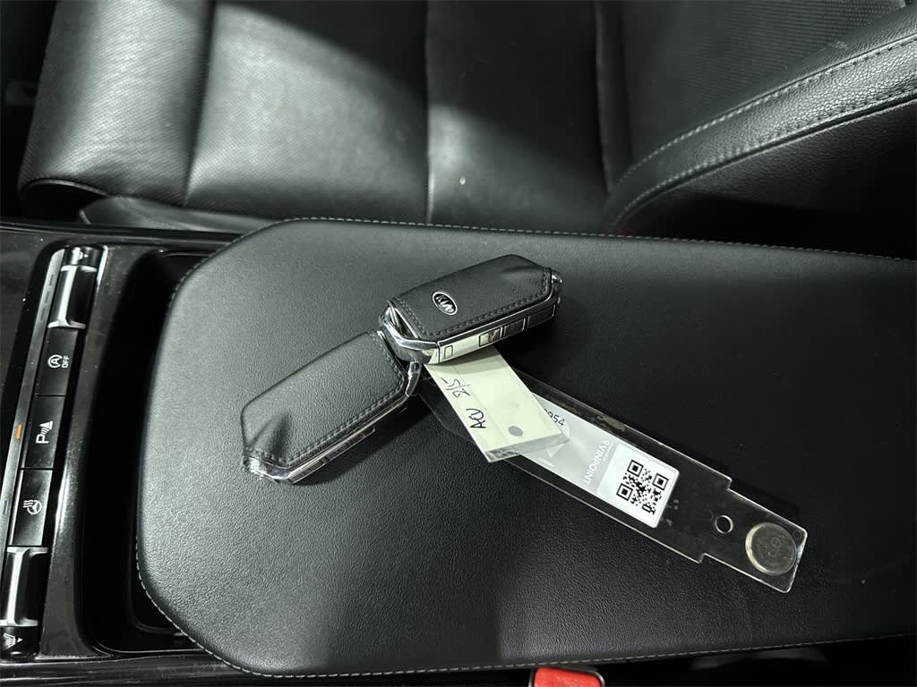 Thumbnail: 2018 Kia Stinger - 16