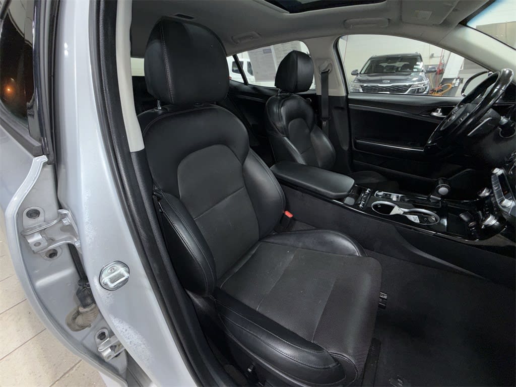 Thumbnail: 2018 Kia Stinger - 10