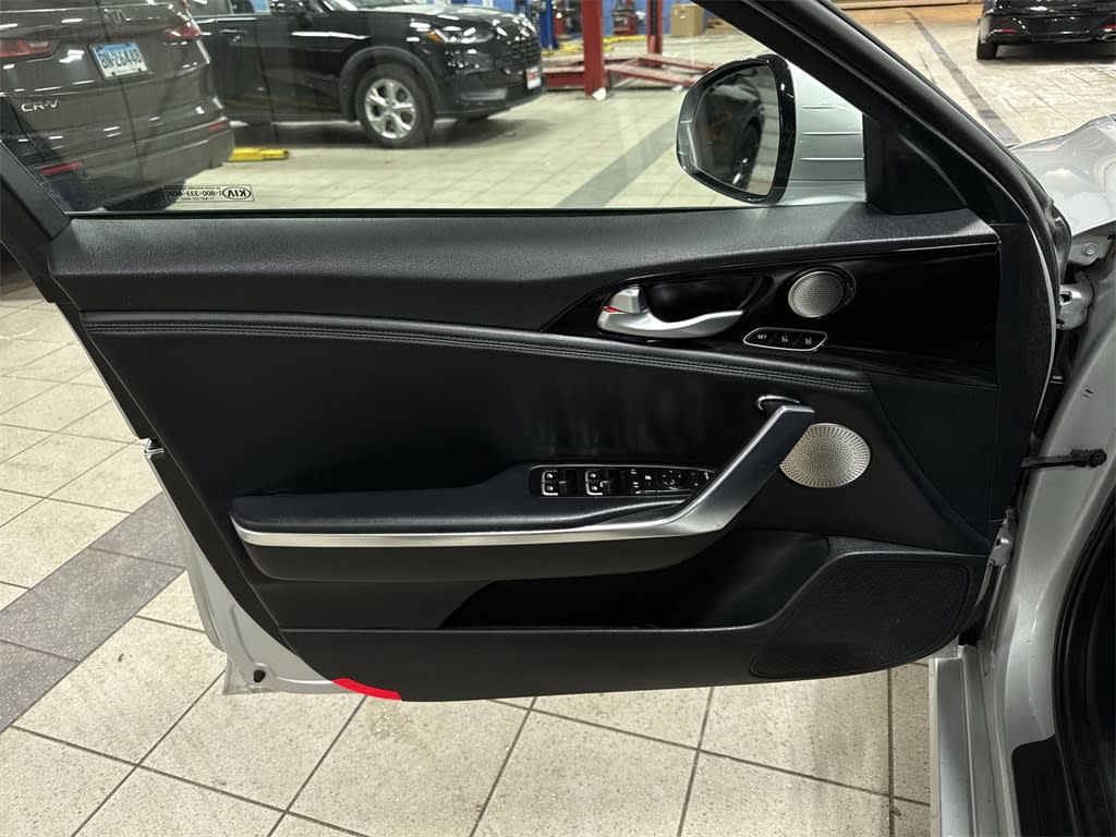 Thumbnail: 2018 Kia Stinger - 32