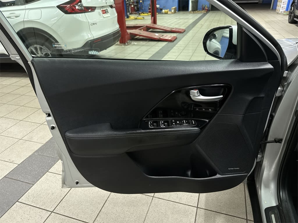 Thumbnail: 2018 Kia Niro - 32