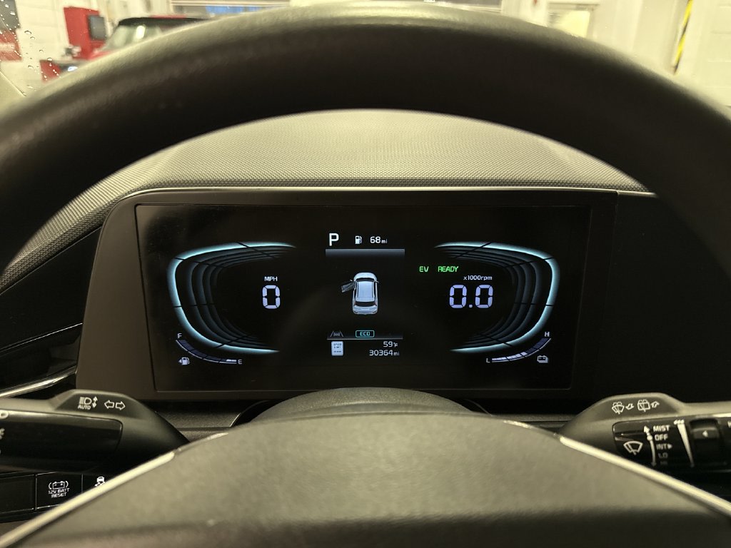 Thumbnail: 2023 Kia Niro - 31
