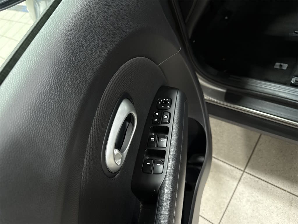 Thumbnail: 2015 Kia Soul - 25