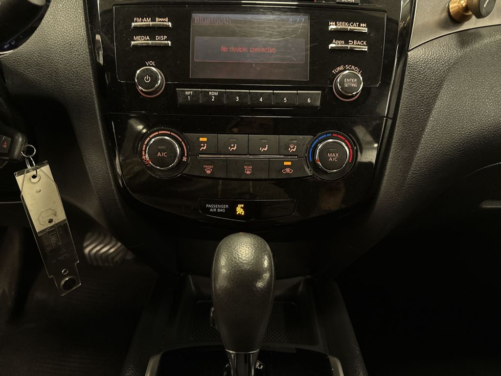 Thumbnail: 2015 Nissan Rogue - 23