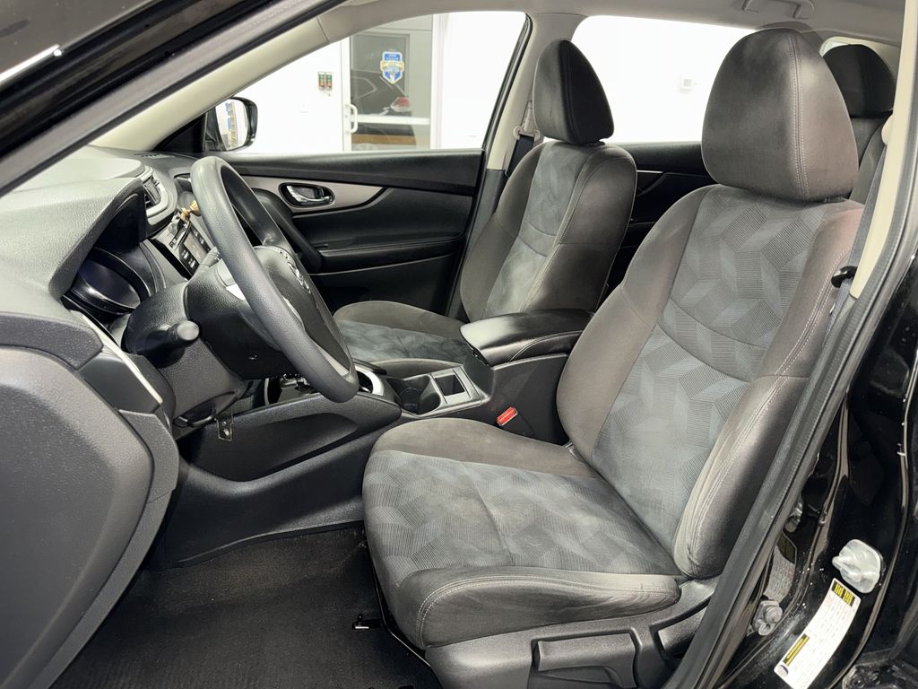 Thumbnail: 2015 Nissan Rogue - 9