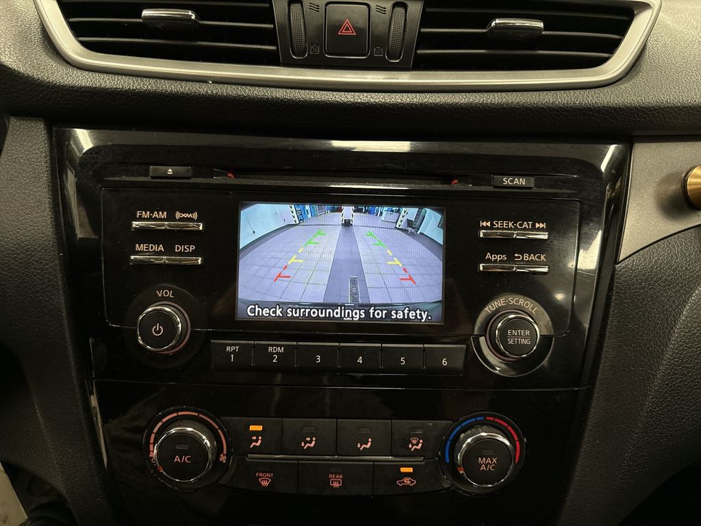 Thumbnail: 2015 Nissan Rogue - 25